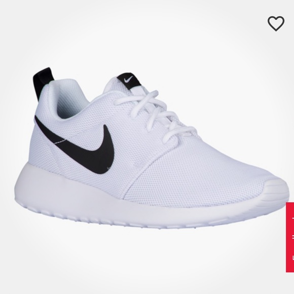 Nike Shoes - Women’s White Nike Roshes